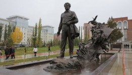 Мостай Кәрим һәм "Ете ҡыҙ" фонтаны посткроссерҙар өсөн открытҡаға эләкте