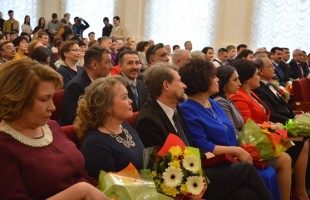 Руководитель Башкортостана Радий Хабиров в День работника культуры вручил государственные награды