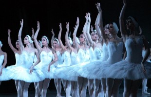 Сегодня в Уфе состоялся показ балета «Лебединое озеро» с участием приглашенных солистов Михайловского театра
