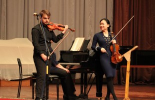 В рамках Конкурса скрипачей Владимира Спивакова мастер-классы провели члены жюри Цянь Чжоу и Такаси Симидзу