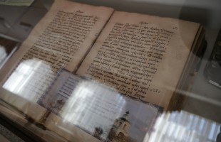 В Национальной библиотеке им. А.-З. Валиди открылась выставка «Магия древней книги»